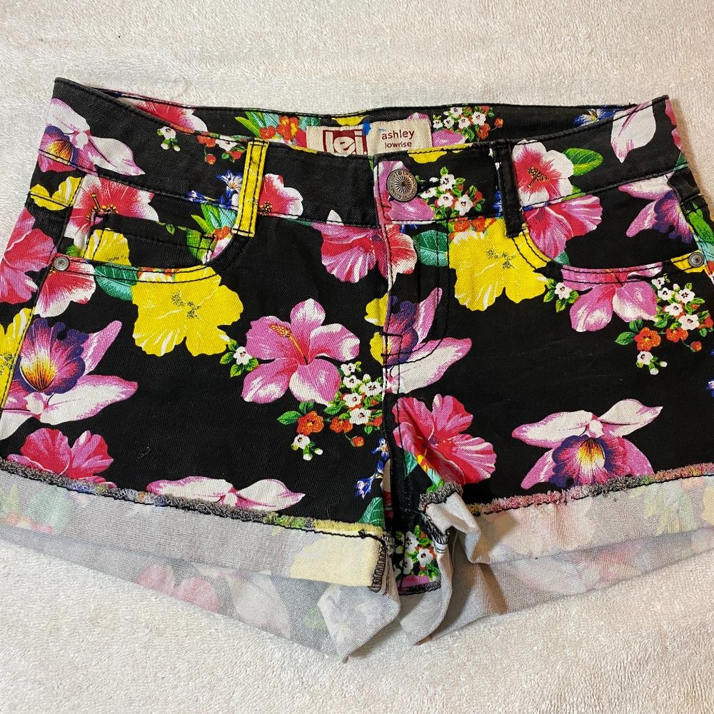 LEI Black Floral Shorts